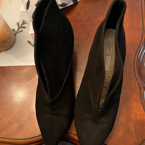 Boden Ankle Heeled Open Booties Black Suede Size 39 - Picture 2 of 5